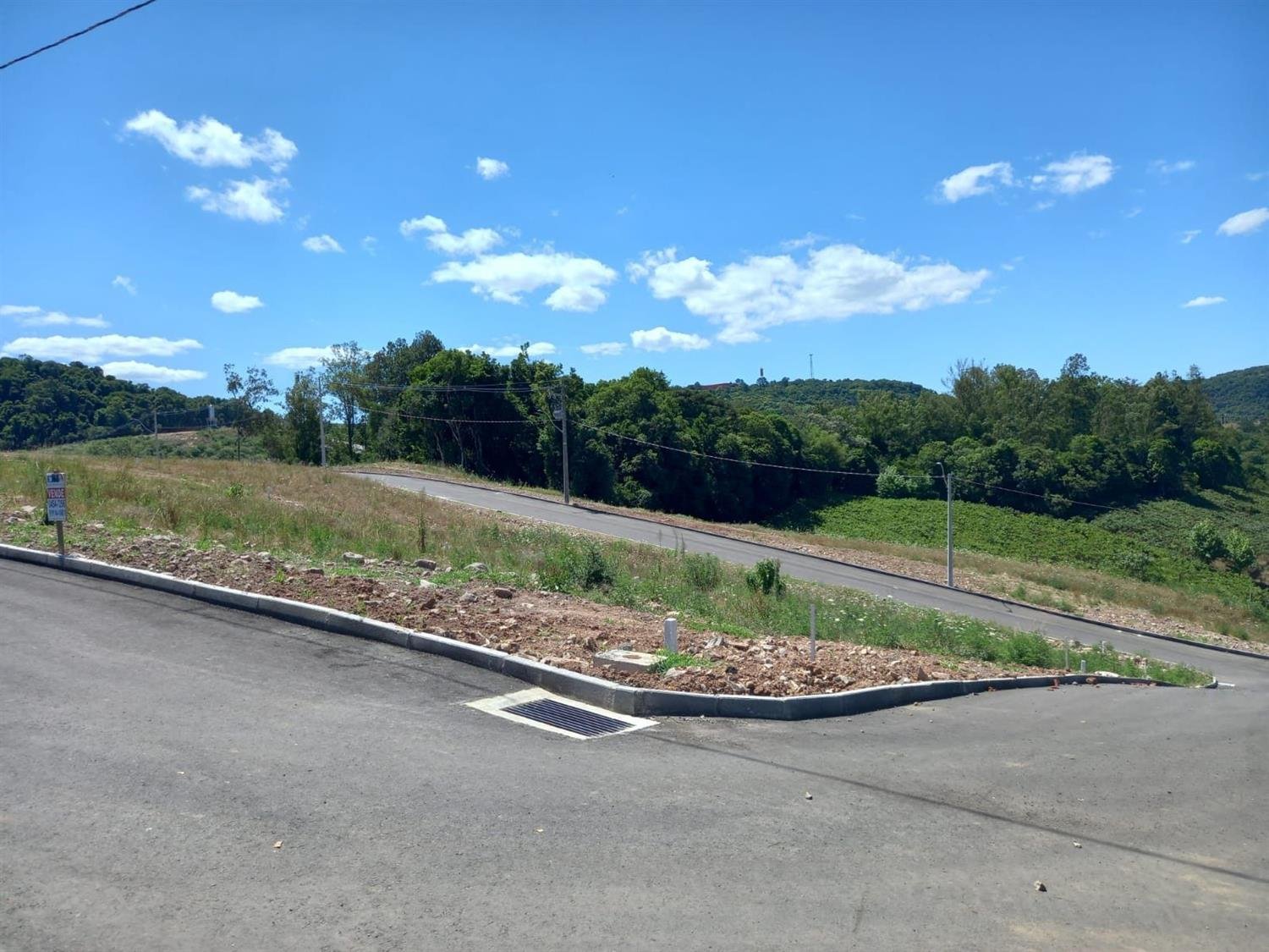 O Parque Moinhos Loteamento está localizado em uma área verde. próximo